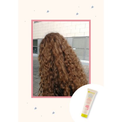 Retro di ragazza con capelli ricci