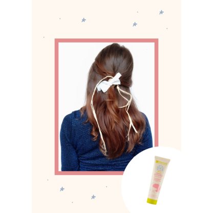Ragazza con capelli raccolti con fiocco