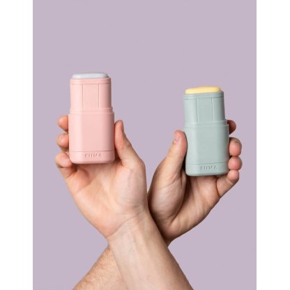 Due applicatori Kiima verde con deodoranti solidi