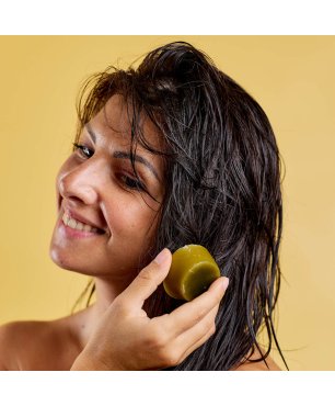 Come usare il balsamo solido anti crespo