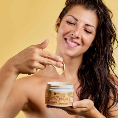 Maschera ristrutturante per capelli danneggiati e sfibrati